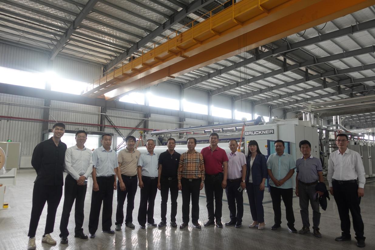 A cerimônia de abertura da linha de produção de filmes BOPP no Parque Industrial Fujian Youyi foi realizada com grande pompa
